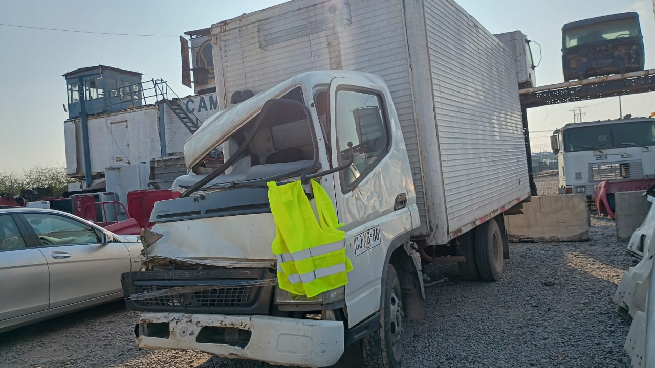  Mitsubishi CANTER  USADO